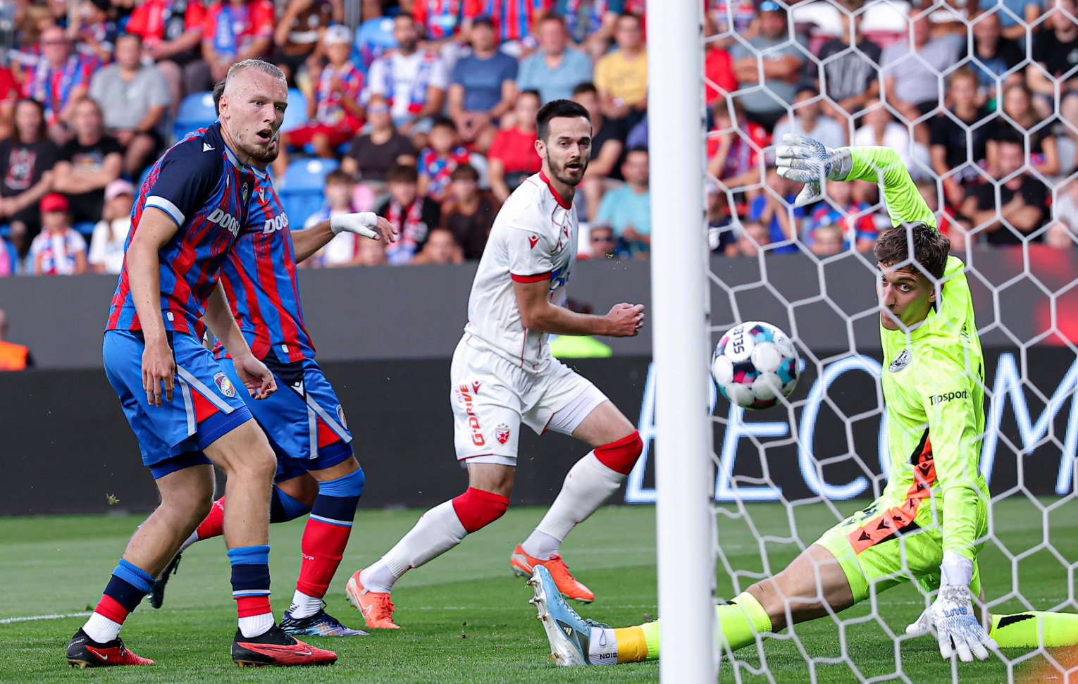 Viktoria Plzen vs Crvena Zvezda (00:00 - 28/08)